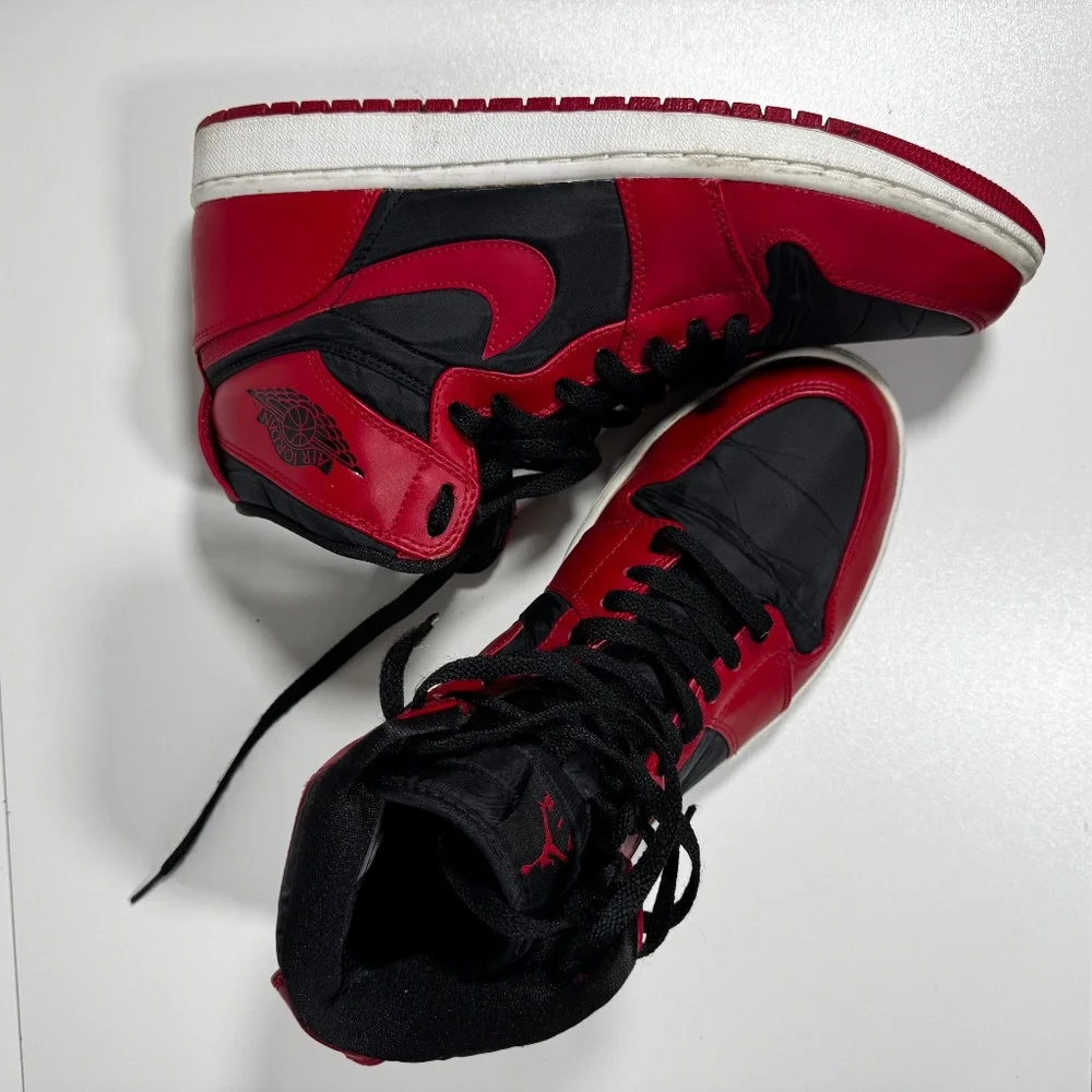 Nike Air Jordan 1 Black Red Hi Top 342132-002 Men’s 10 44 Streetwear Athleisure